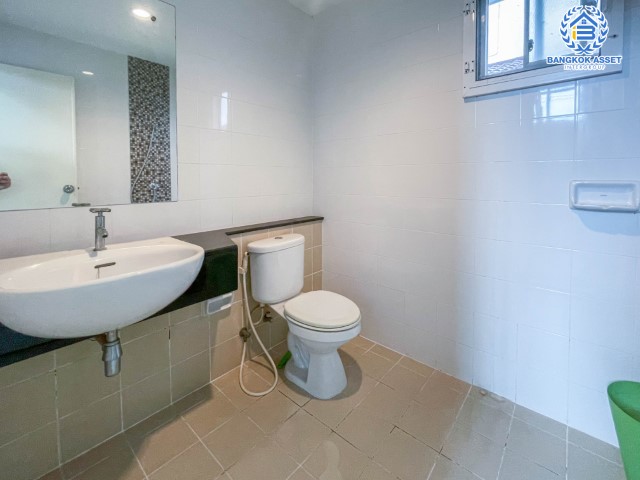 *****บ้านเดี่ยวมือสองนนทบุรี หมู่บ้าน พฤกษาวิลเลจ10 บางใหญ่ บ้านหลังใหญ่เนื้อที่กว่า 51 ตร.ว. ฟังก์ชัน 3 ห้องนอน 2 ห้องน้ำ 1 จอดรถ บ้านสภาพดี แถมฟรี! 1 ตู้เย็น บนทำเลแห่งการเดินทาง ใกล้รถไฟฟ้าสายสีม่วง "สถานีตลาดบางใหญ่" และทางด่วน "ศรีรัช" จองเลย!